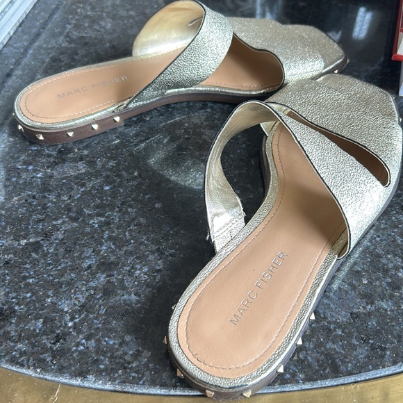 Gold sandals Marc fisher size7 - Picture 5 of 5